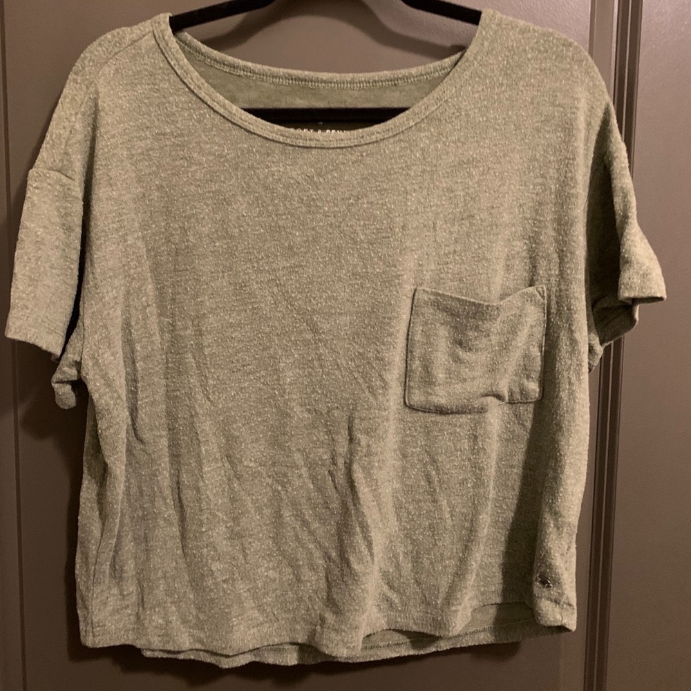 American Eagle army green cropped tee